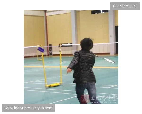 羽毛球进攻图片